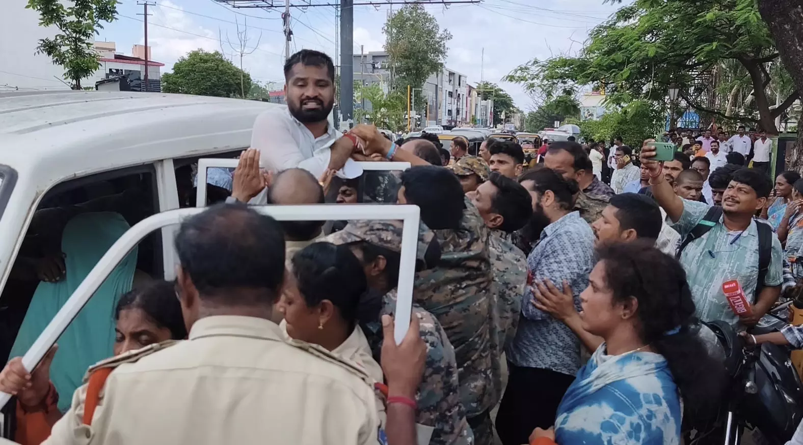 ABVP Protest Over Fee Reimbursement Turns Tense; 26 Activists Detained ABVP Protest Over Fee Reimbursement Turns Tense; 26 Activists Detained