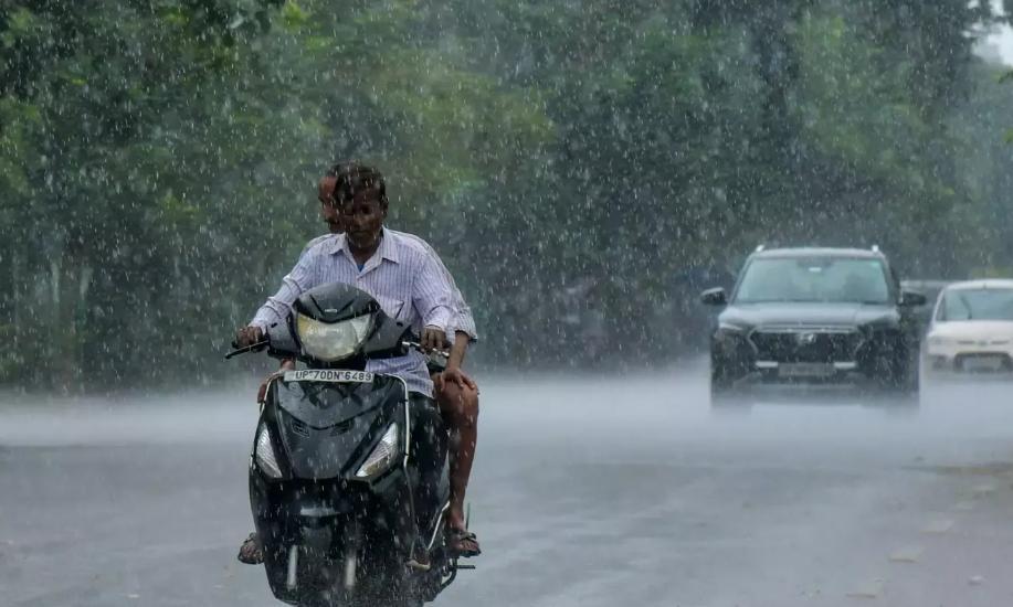 Thunderstorms, Lightning Likely Over Gangetic Bengal Till Wednesday