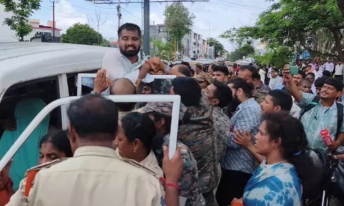 ABVP Protest Over Fee Reimbursement Turns Tense; 26 Activists Detained ABVP Protest Over Fee Reimbursement Turns Tense; 26 Activists Detained