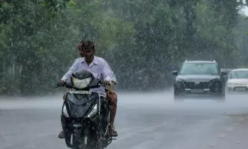 Thunderstorms, Lightning Likely Over Gangetic Bengal Till Wednesday Thunderstorms, Lightning Likely Over Gangetic Bengal Till Wednesday