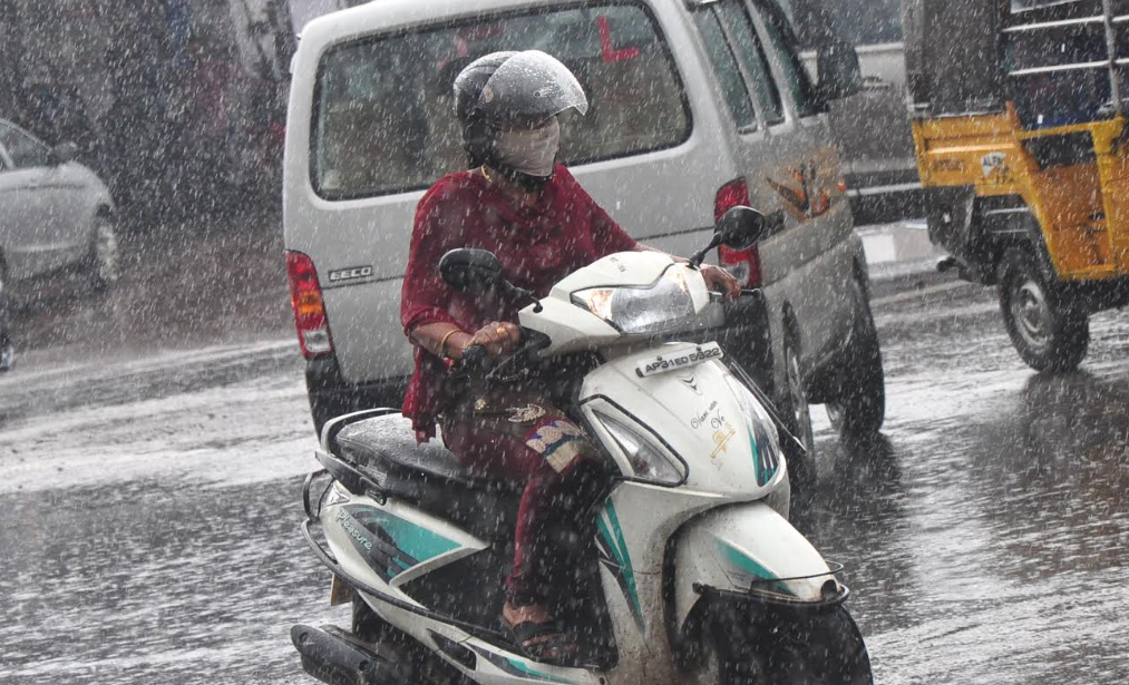 Heavy Rains Likely in Several Telangana Districts Till 9 AM
