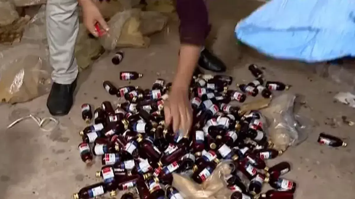 Two Held In Odisha With Banned Cough Syrup Worth Rs 1Cr Two Held In Odisha With Banned Cough Syrup Worth Rs 1Cr