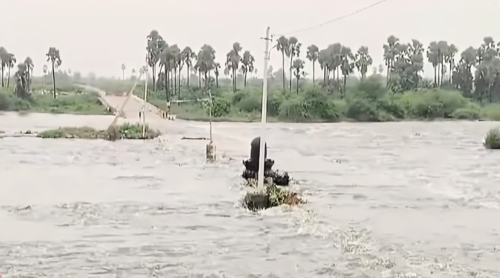 Musi Overflow Disrupts Road Connectivity in Yadadri-Bhongir