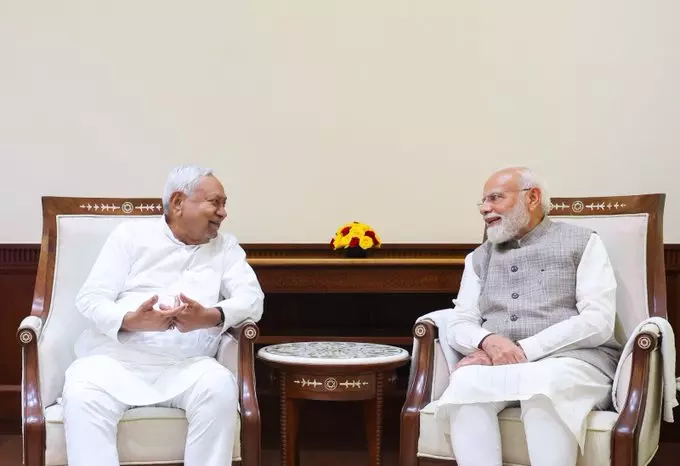 Nitish Meets Modi After BJP Defeat in Bankipur Poll Nitish Meets Modi After BJP Defeat in Bankipur Poll