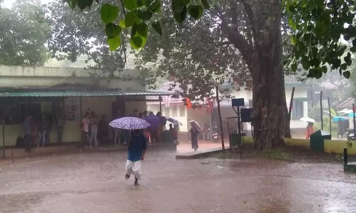 Telangana Districts Face Heavy Rain, Hyderabad Gets Showers Telangana Districts Face Heavy Rain, Hyderabad Gets Showers