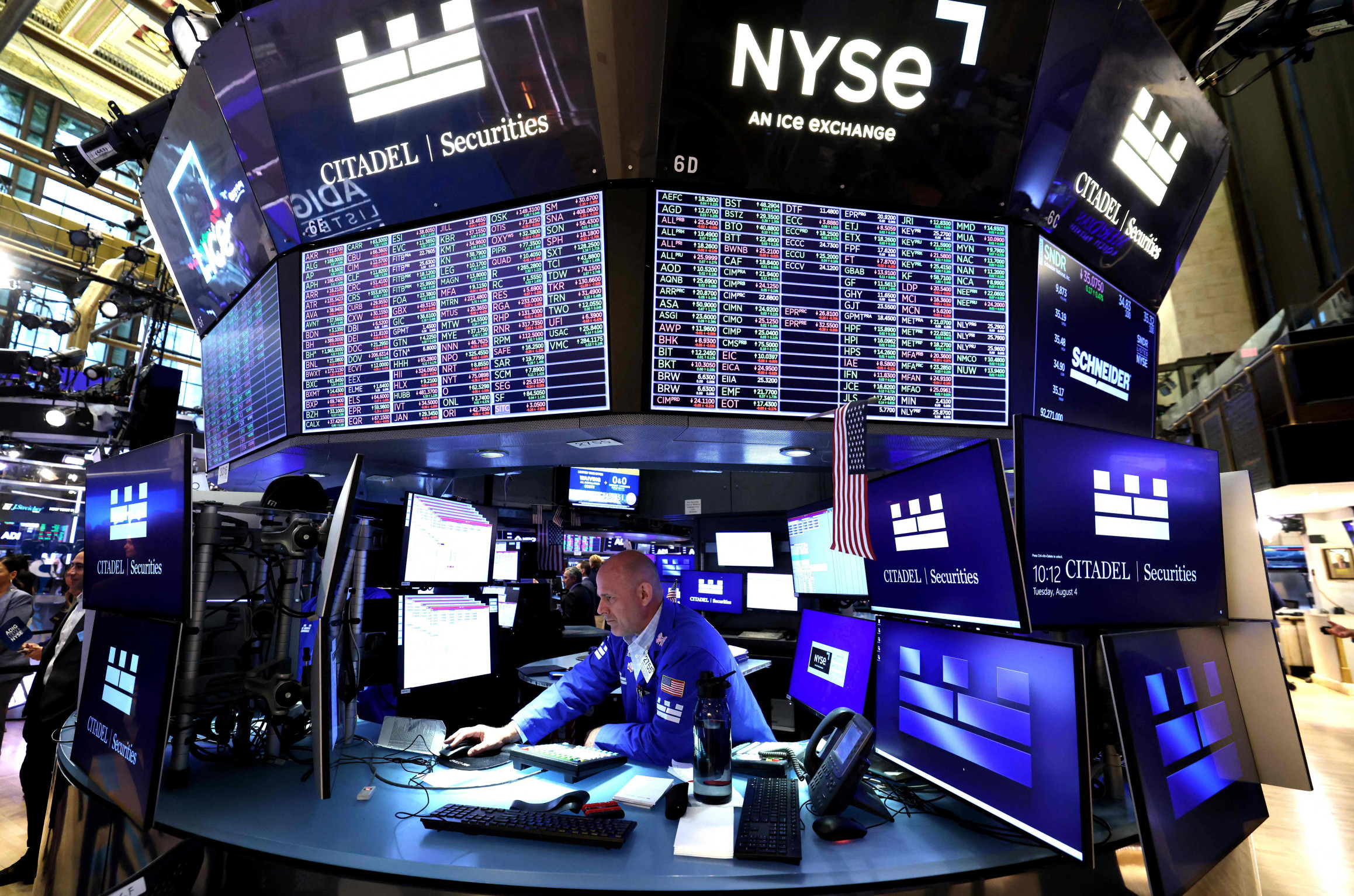 US Stocks Hit Records as Palantir Profits Soar, Oil Eases