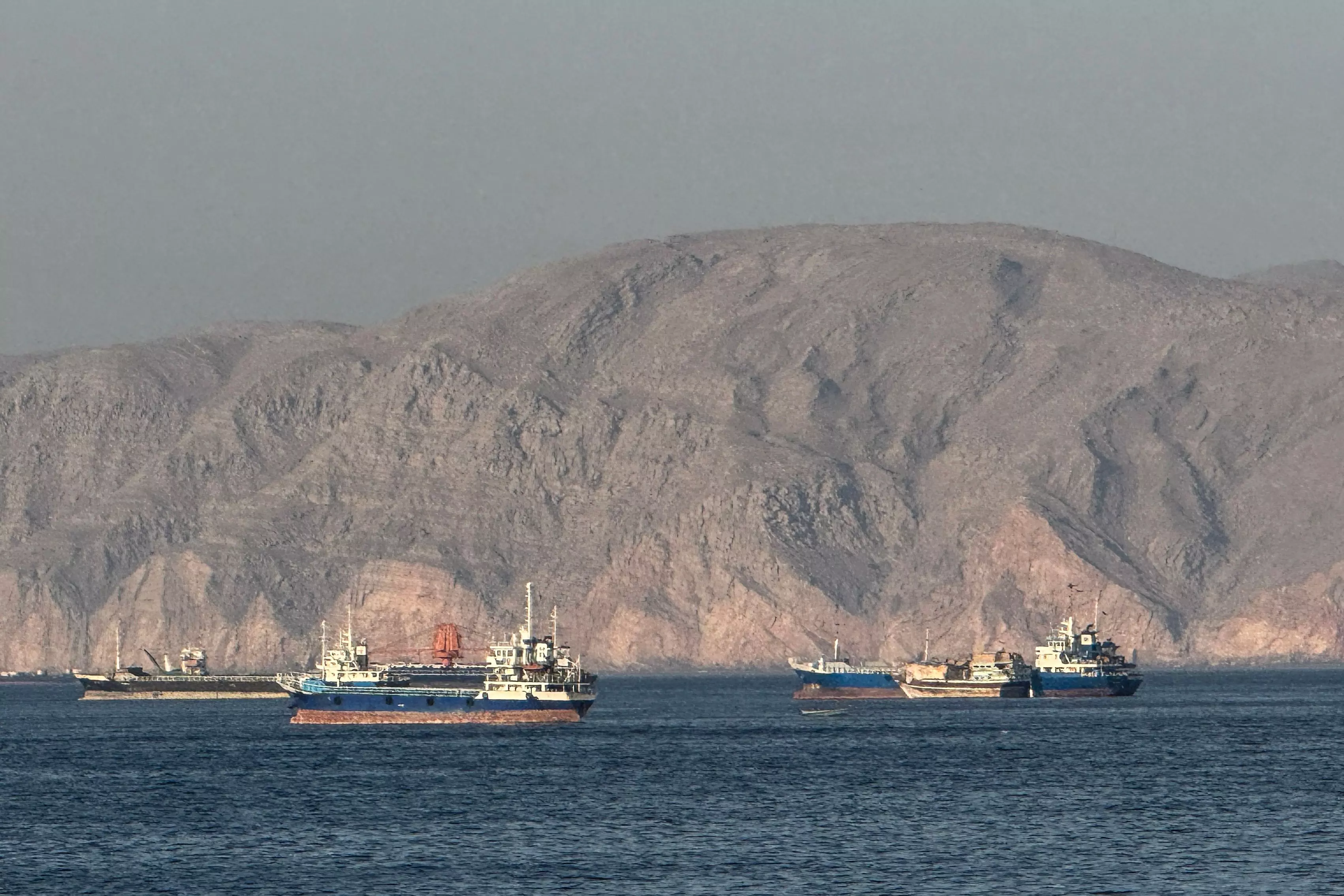 US Nears Interim Deal With Iran, Oman to Reopen Strait of Hormuz US Nears Interim Deal With Iran, Oman to Reopen Strait of Hormuz