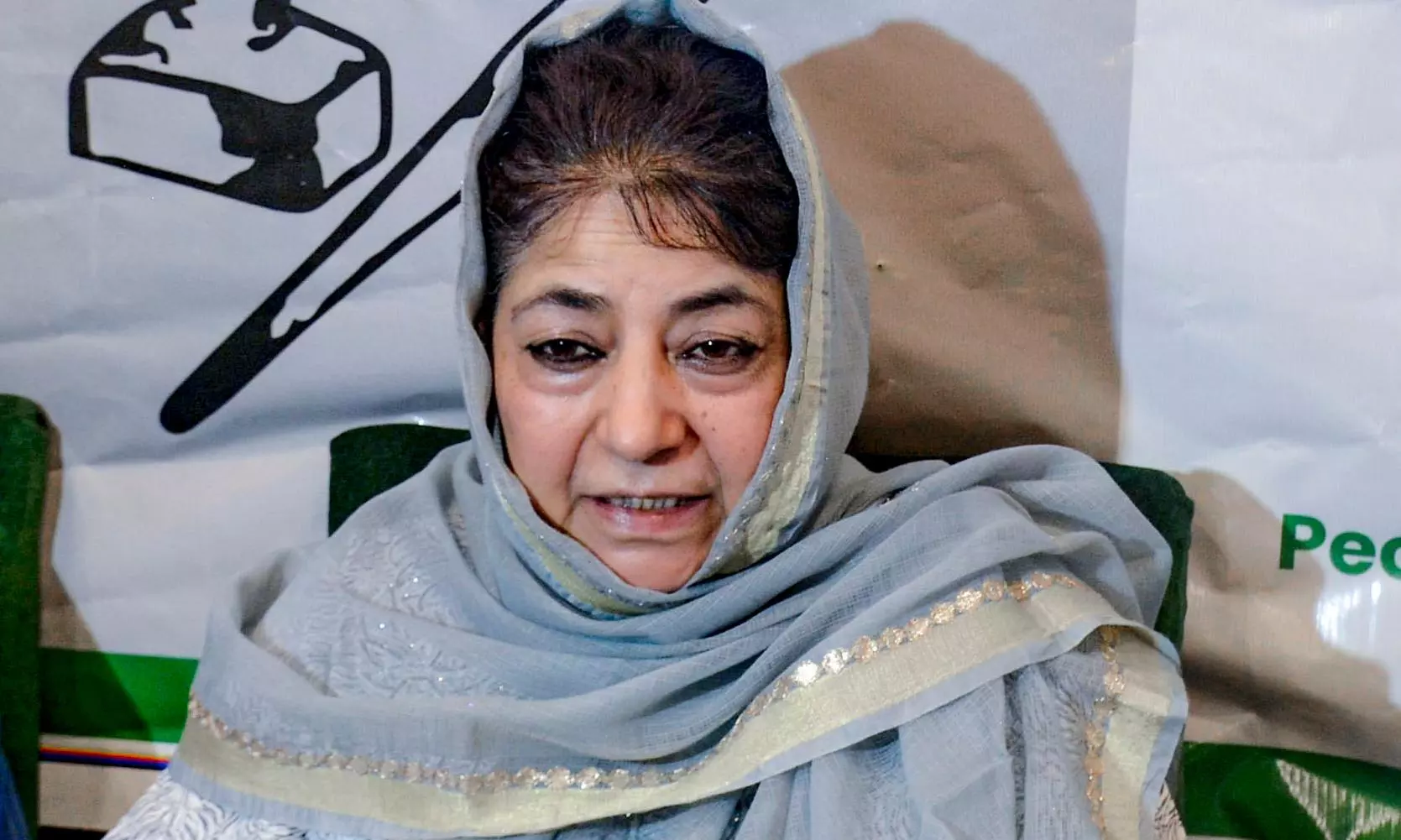 Srinagar: Mehbooba Mufti Faces Heat For Inverted Tricolour; BJP Presses For Legal Action Srinagar: Mehbooba Mufti Faces Heat For Inverted Tricolour; BJP Presses For Legal Action
