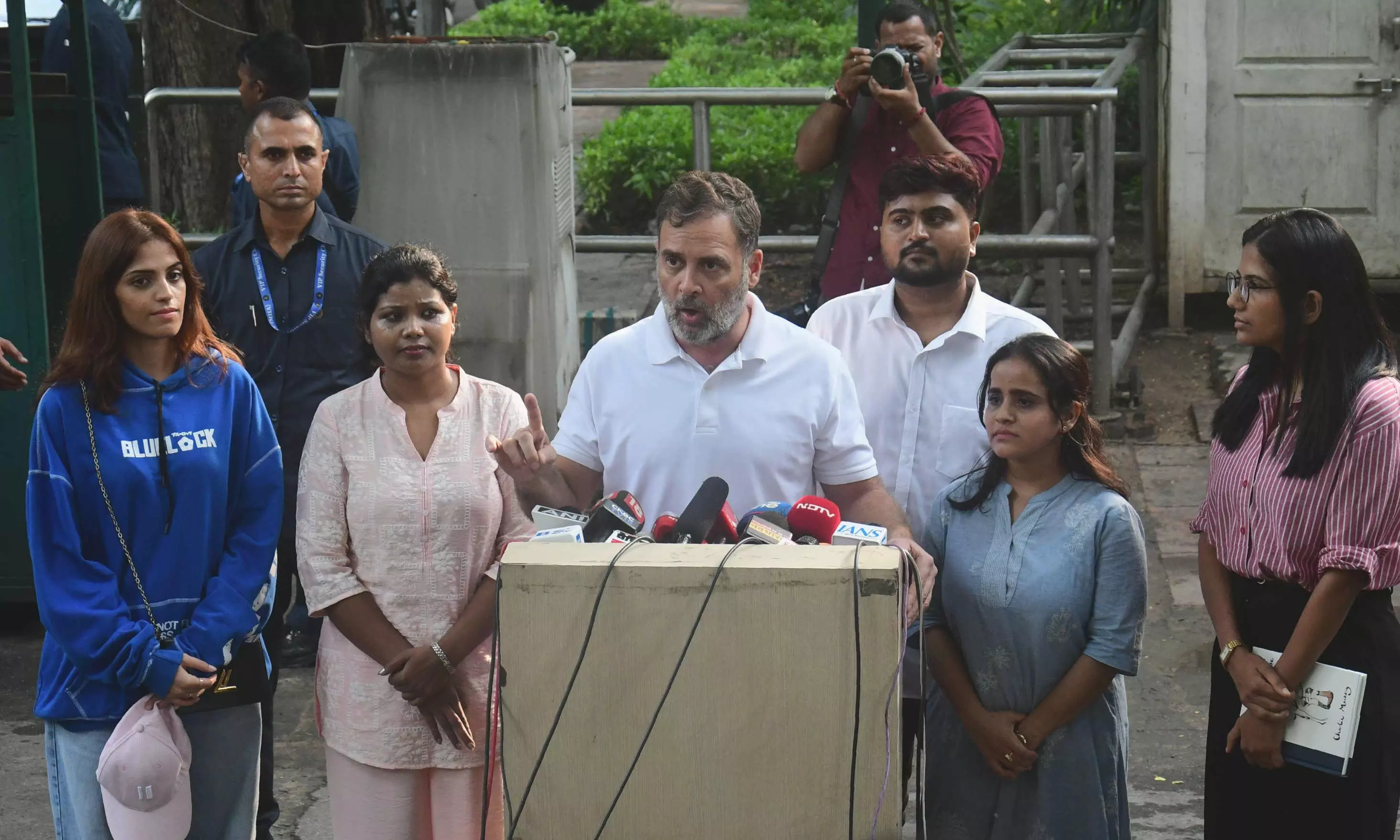 Government Truce Bid Fails As Rahul Holds Firm Government Truce Bid Fails As Rahul Holds Firm