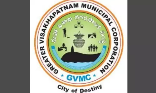 Andhra Pradesh: CPM Stages Road Blockade Over Water Crisis Andhra Pradesh: CPM Stages Road Blockade Over Water Crisis