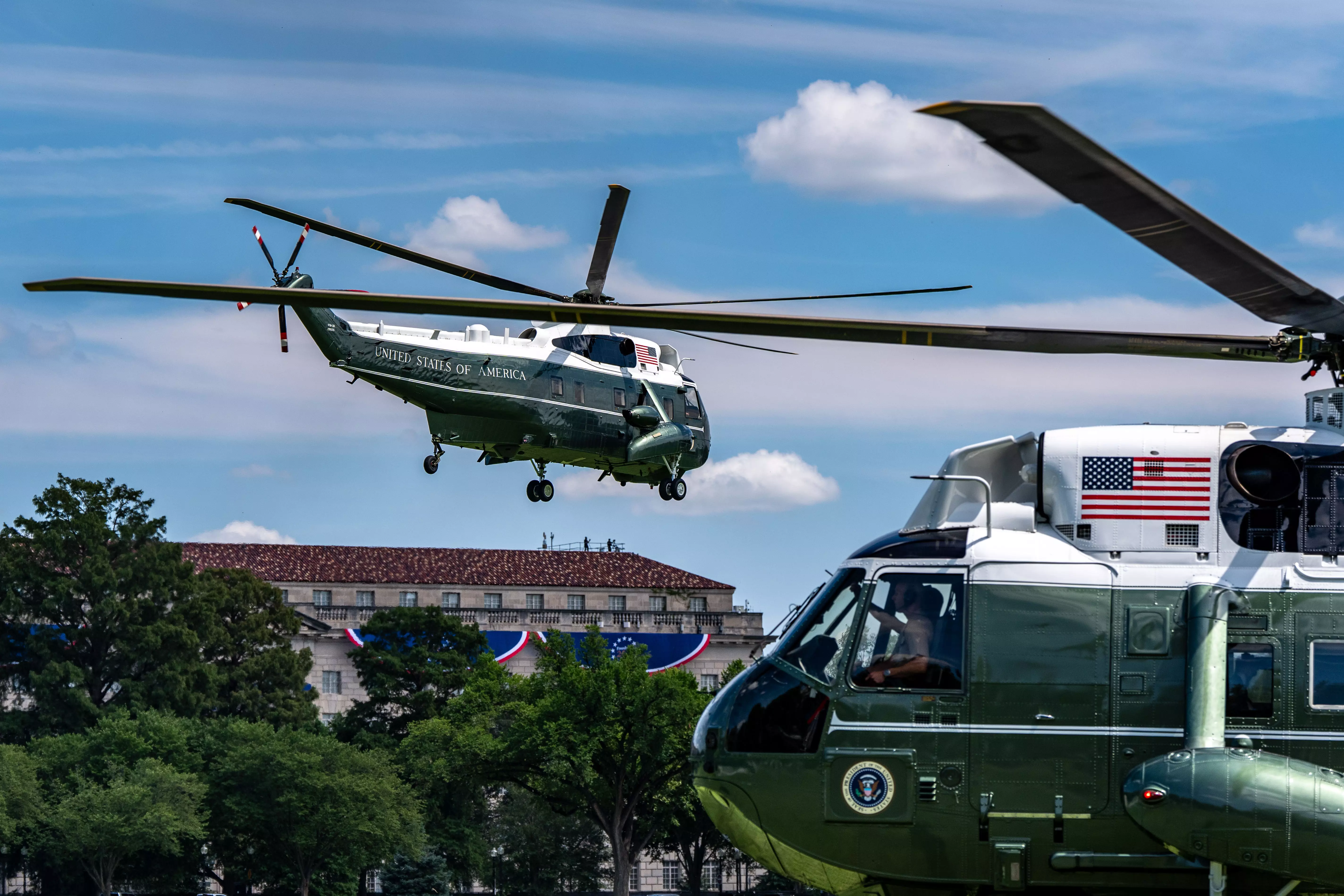 Trumps Helicopter, Passenger Jet Involved in Close Call Near Washington Airport Trumps Helicopter, Passenger Jet Involved in Close Call Near Washington Airport