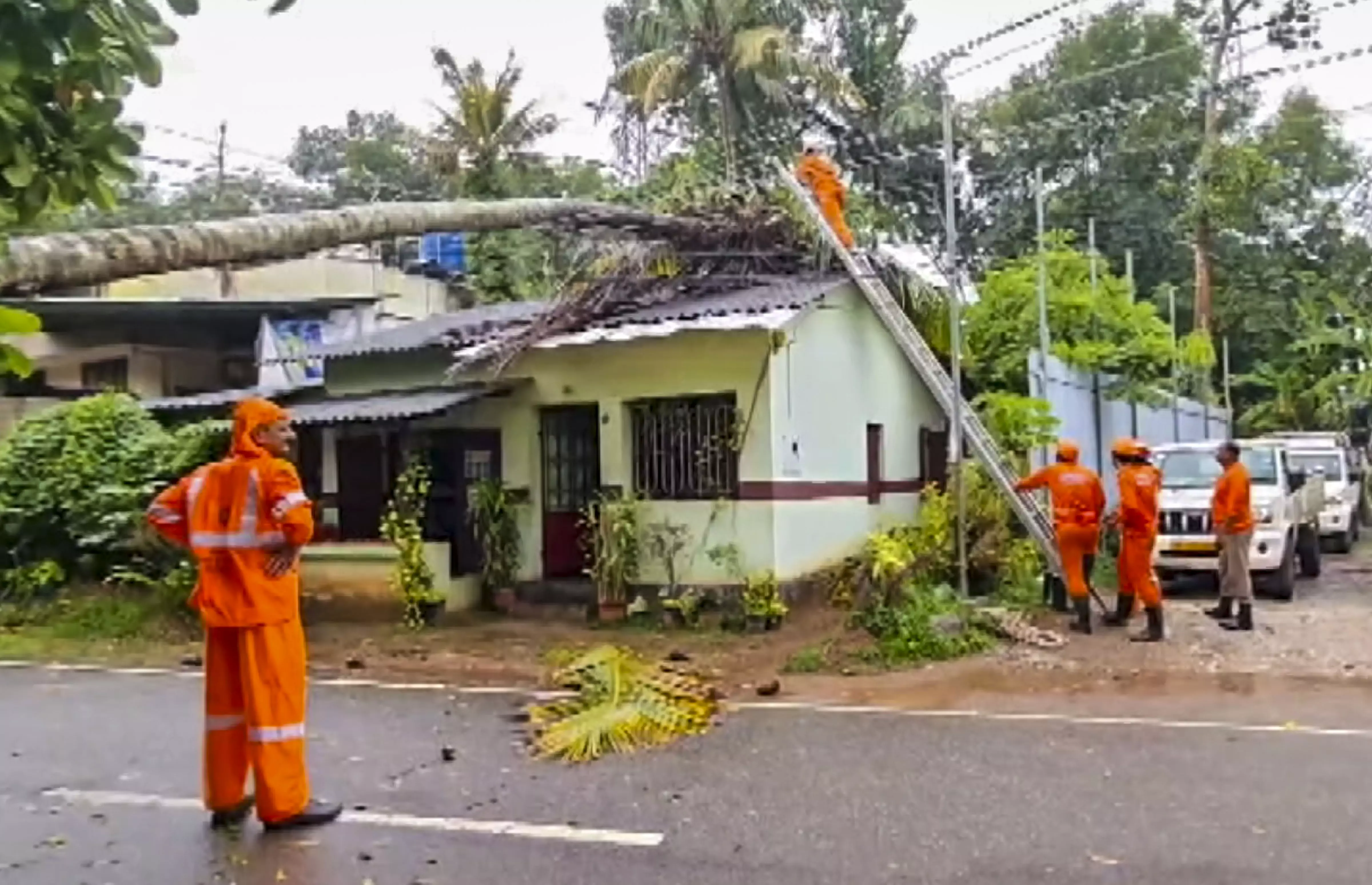 Kerala: Rains Continue, IMD Issues Orange Alert for Five Districts Kerala: Rains Continue, IMD Issues Orange Alert for Five Districts