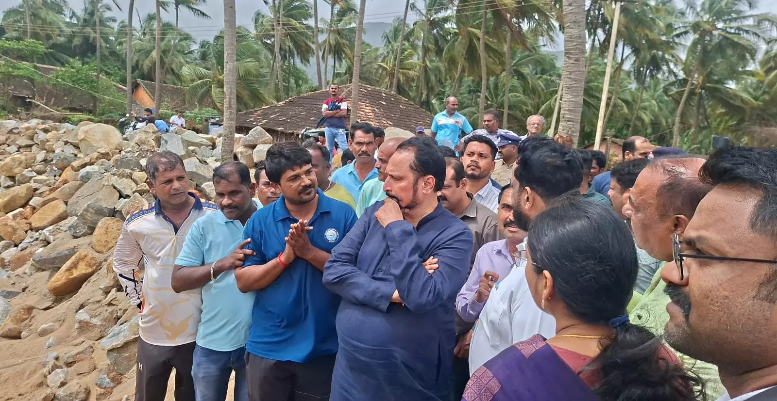 Minister Savadi Reviews Flood-Drought Damage, Assures Action on Harawada Sea Erosion Minister Savadi Reviews Flood-Drought Damage, Assures Action on Harawada Sea Erosion