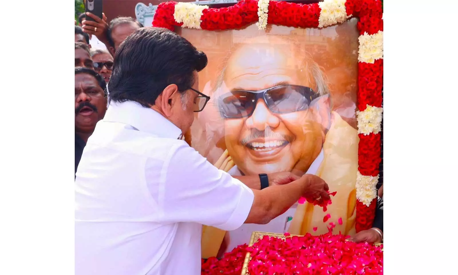 Kalaignar Is Everything to Us: Stalin Pays Tribute on Karunanidhis Death Anniversary Kalaignar Is Everything to Us: Stalin Pays Tribute on Karunanidhis Death Anniversary