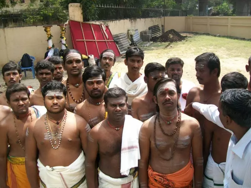 TN: Temple Priests Seek Adequate Funds For Poosarigal Welfare Board TN: Temple Priests Seek Adequate Funds For Poosarigal Welfare Board