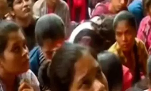 ST Hostel Girls Protest Over Poor Facilities in Raichur
