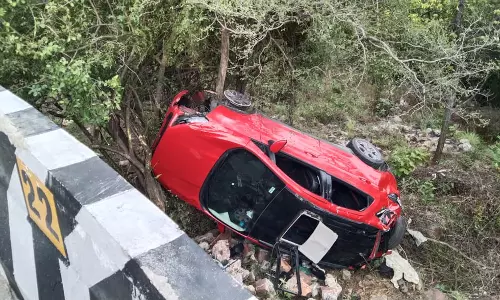 Karnataka Devotee Dies In Tirumala Ghat Road Mishap Karnataka Devotee Dies In Tirumala Ghat Road Mishap