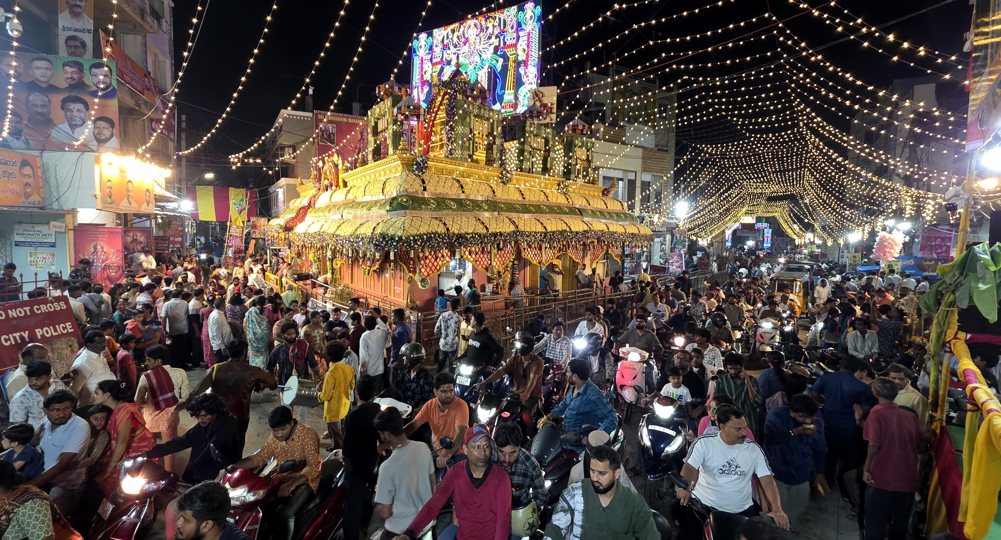 Pearls, Floods and the Nizam’s Faith - The Untold Story of Lal Darwaza Bonalu