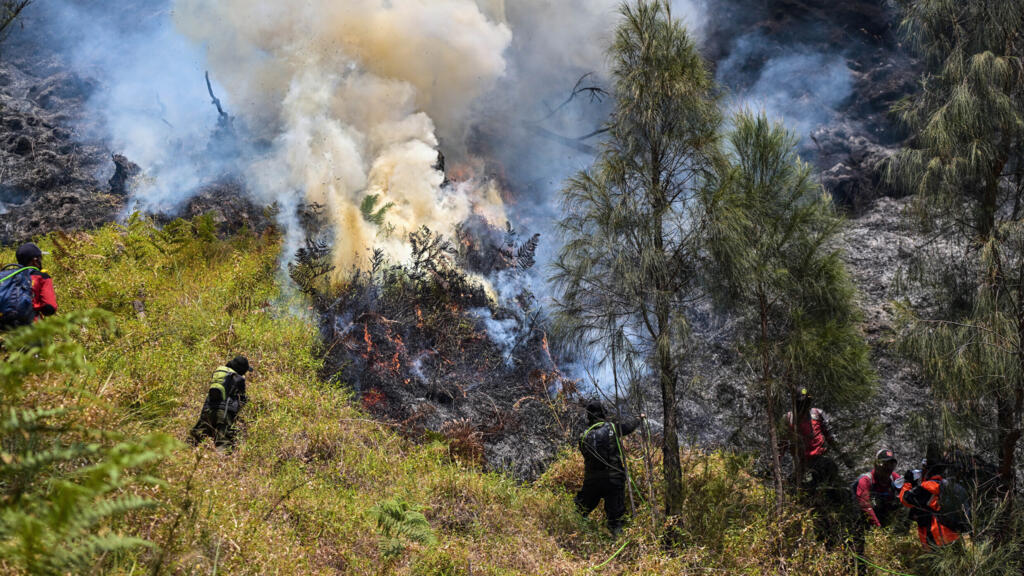 Indonesia Closes All Access To Mount Bromo As Wildfire expands