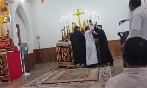 Priests of Orthodox, Jacobite Factions Fight Over Church in Kerala