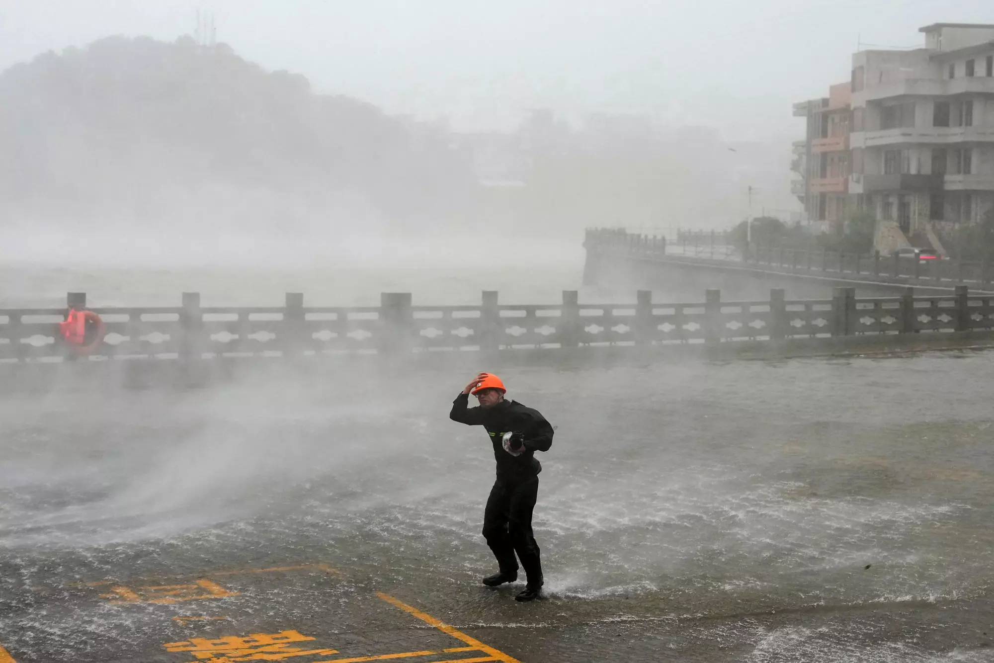 China Issues Red Alert as Typhoon Dolphin Hits its Eastern Coast China Issues Red Alert as Typhoon Dolphin Hits its Eastern Coast