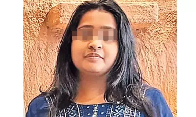 Guntur: 24-Year-Old Daughter of Vijayawada Traffic DCP Dies in Road Accident Guntur: 24-Year-Old Daughter of Vijayawada Traffic DCP Dies in Road Accident