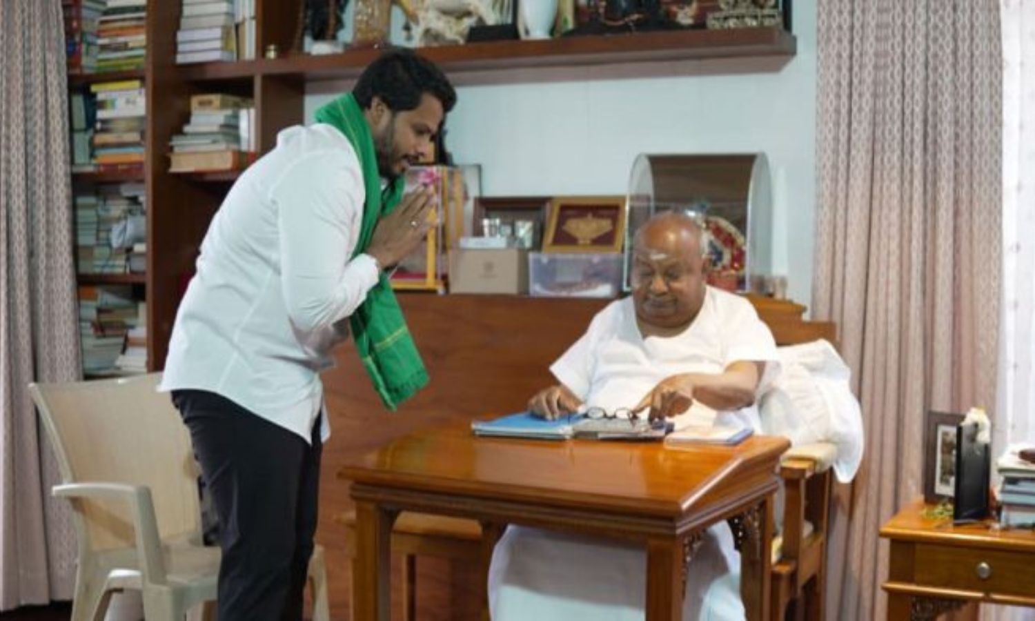 Former PM Deve Gowda Participates in March Against Bidadi Project