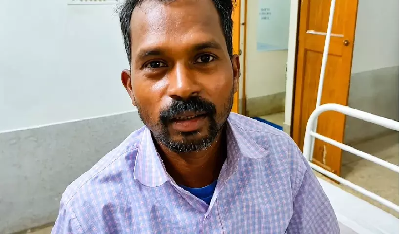 Man Bites Cobra to Death After Stepping on it in Odisha Man Bites Cobra to Death After Stepping on it in Odisha