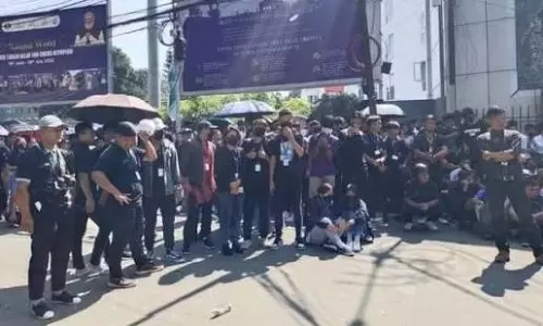 Mizo Students Protest Outside MPSC Office, Demand Recruitment Reforms Mizo Students Protest Outside MPSC Office, Demand Recruitment Reforms