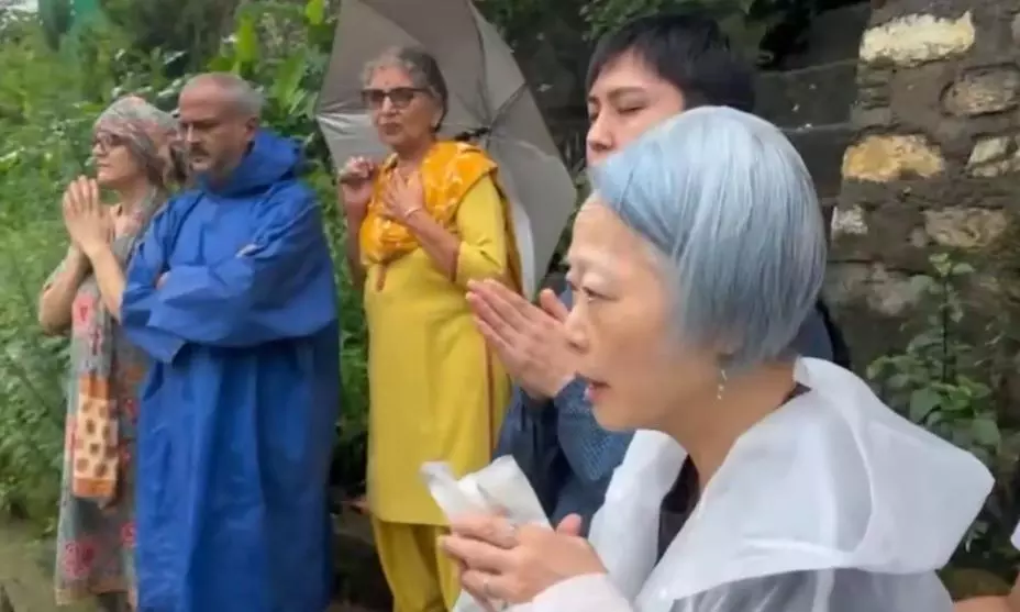 Japanese Woman Keeps Promise, Fulfills Husband’s Last Wish in Saryu Japanese Woman Keeps Promise, Fulfills Husband’s Last Wish in Saryu