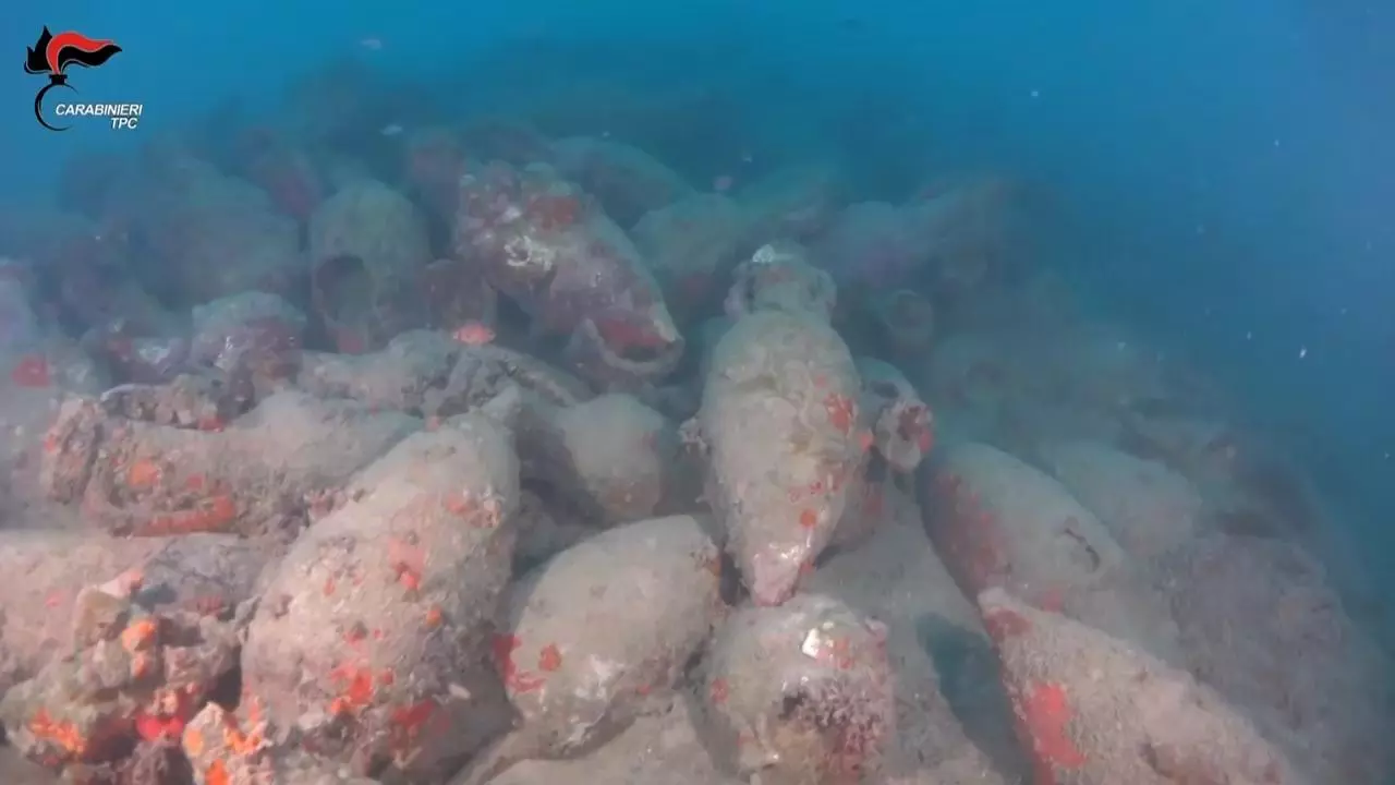 Ancient Roman Shipwreck With Hundreds Of Amphorae Discovered Off Sicily Ancient Roman Shipwreck With Hundreds Of Amphorae Discovered Off Sicily