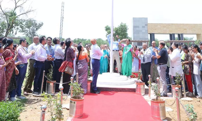 Vande Mataram Echoes Across AIIMS Bibinagar During Har Ghar Tiranga Campaign Vande Mataram Echoes Across AIIMS Bibinagar During Har Ghar Tiranga Campaign