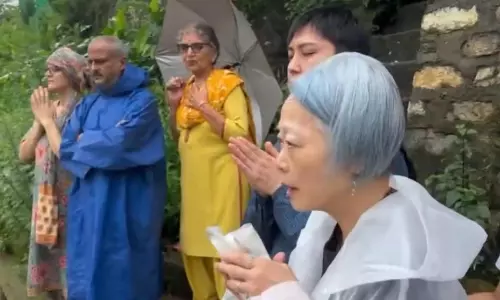 Japanese Woman Keeps Promise, Fulfills Husband’s Last Wish in Saryu Japanese Woman Keeps Promise, Fulfills Husband’s Last Wish in Saryu