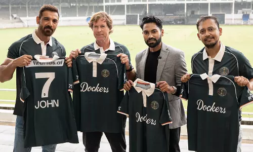 Jonty Rhodes, John Abraham Unveil Rotterdam Dockers Jersey; Fireflies.ai Partner Jonty Rhodes, John Abraham Unveil Rotterdam Dockers Jersey; Fireflies.ai Partner