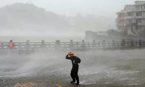 Typhoon Dolphin Unleashes Floods Across Central China, Swamps Parts of Beijing