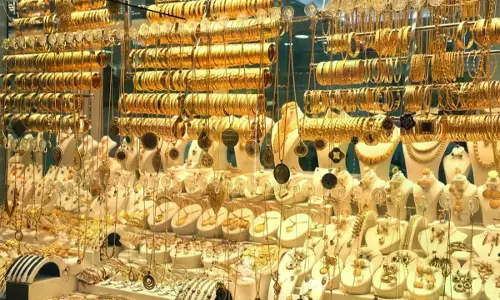 Gold, Silver Prices Decline In Futures Trade