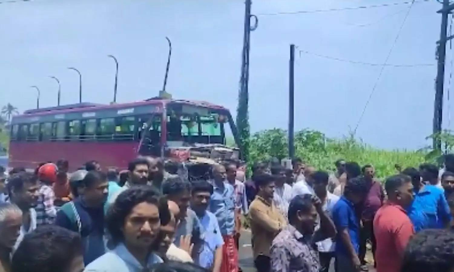 Around 40 injured as two private buses collide in Kerala's New Mahe; police say speeding by both may have caused accident