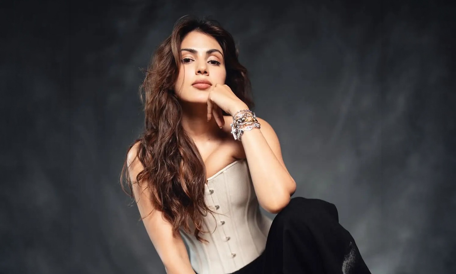 Rhea Chakraborty Recalls Earning Rs 3 Lakh as VJ at Age 17 Rhea Chakraborty Recalls Earning Rs 3 Lakh as VJ at Age 17
