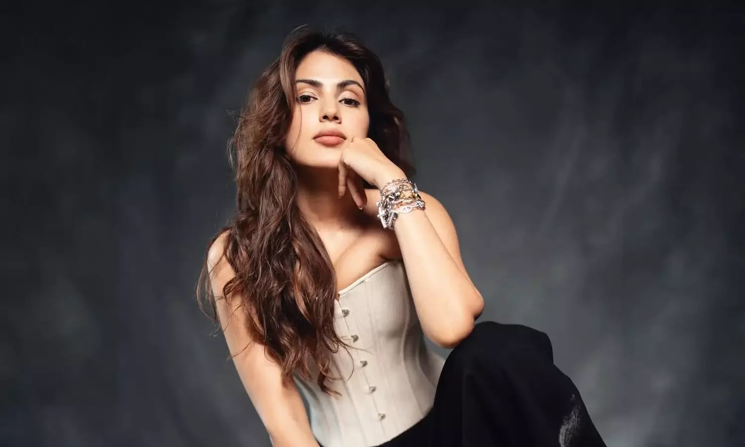 Rhea Chakraborty Recalls Earning Rs 3 Lakh as VJ at Age 17 Rhea Chakraborty Recalls Earning Rs 3 Lakh as VJ at Age 17