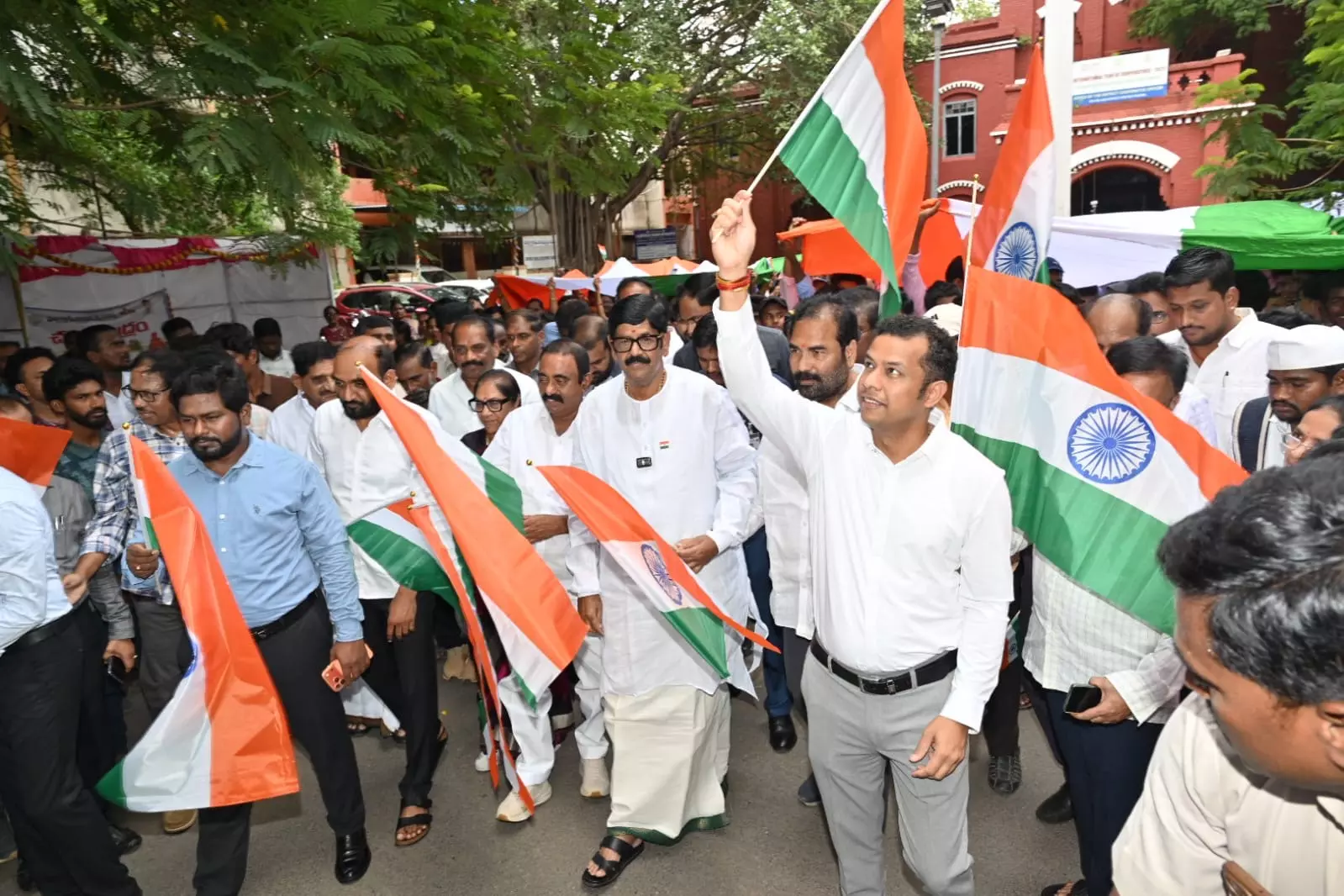 275-Foot-Long Tricolour Leads Tiranga Rally In Nellore 275-Foot-Long Tricolour Leads Tiranga Rally In Nellore