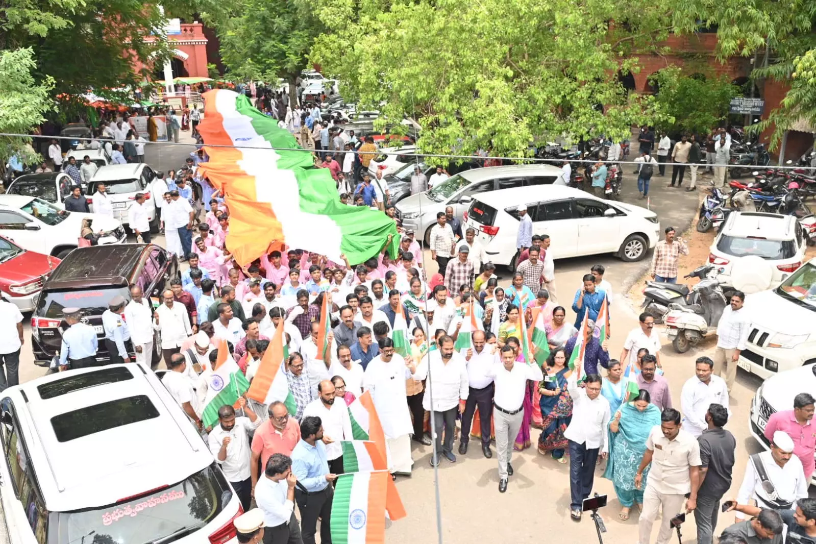 275-Foot-Long Tricolour Leads Tiranga Rally In Nellore 275-Foot-Long Tricolour Leads Tiranga Rally In Nellore