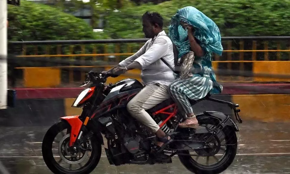 Short Spells of Rain Likely in Several Telangana Districts Short Spells of Rain Likely in Several Telangana Districts