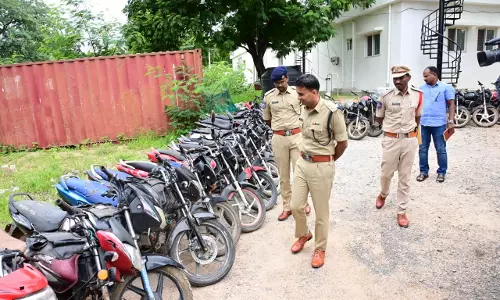 Adilabad Police Bust Inter-State Bike Theft Gang, Arrest 8 Adilabad Police Bust Inter-State Bike Theft Gang, Arrest 8