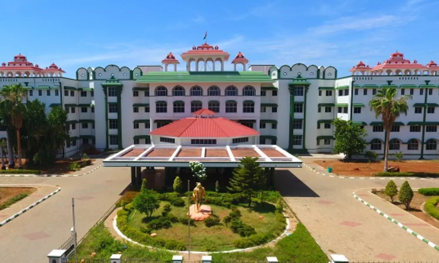 Madras HC Adjourns Pleas on CBI Probe into ₹100-cr Palani Mutt Land Scam Madras HC Adjourns Pleas on CBI Probe into ₹100-cr Palani Mutt Land Scam