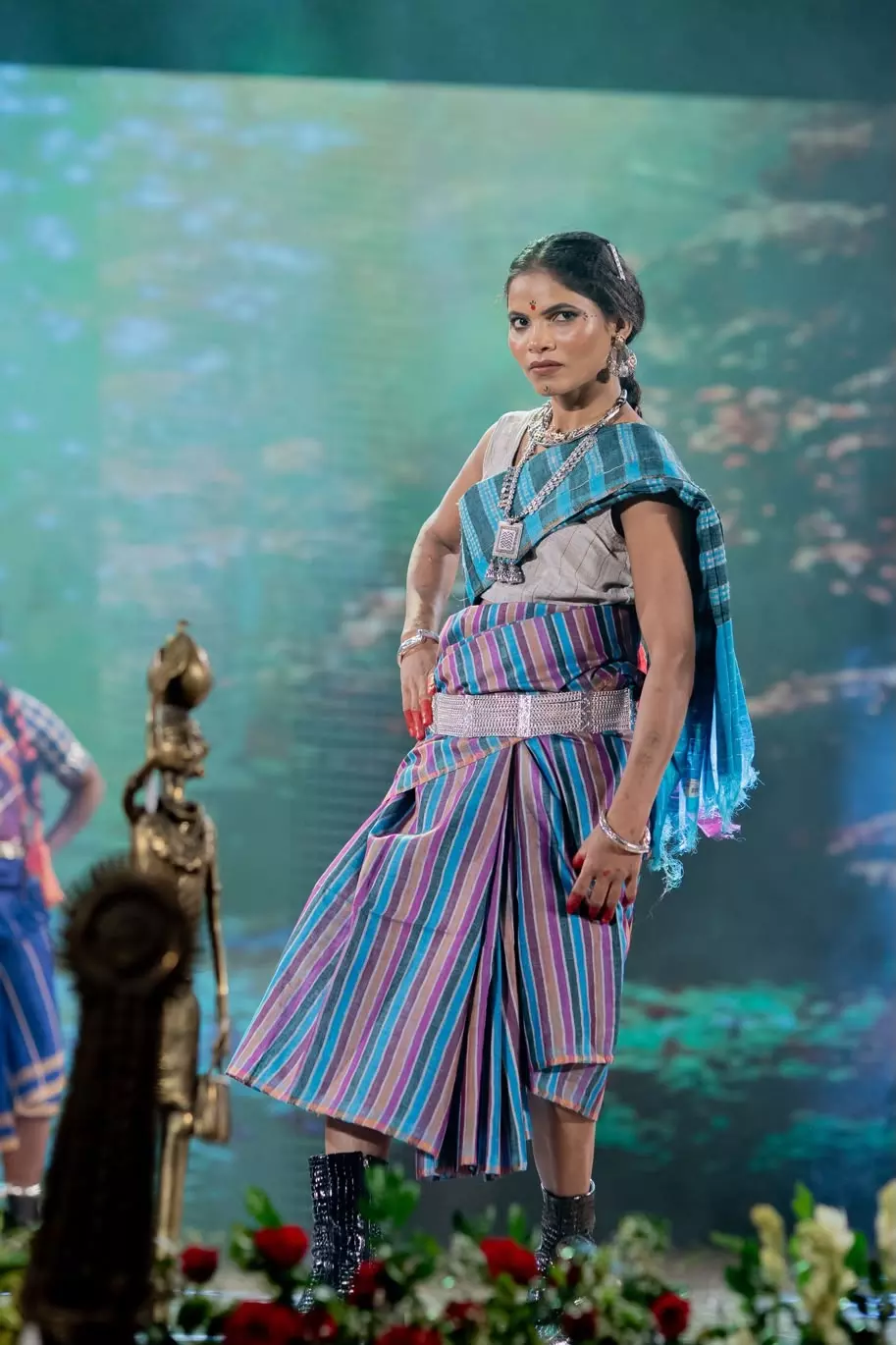 Chhattisgarh: Tribal Fashion Show Portrays Stylistic Journey Of Surrendered Women Naxals Chhattisgarh: Tribal Fashion Show Portrays Stylistic Journey Of Surrendered Women Naxals