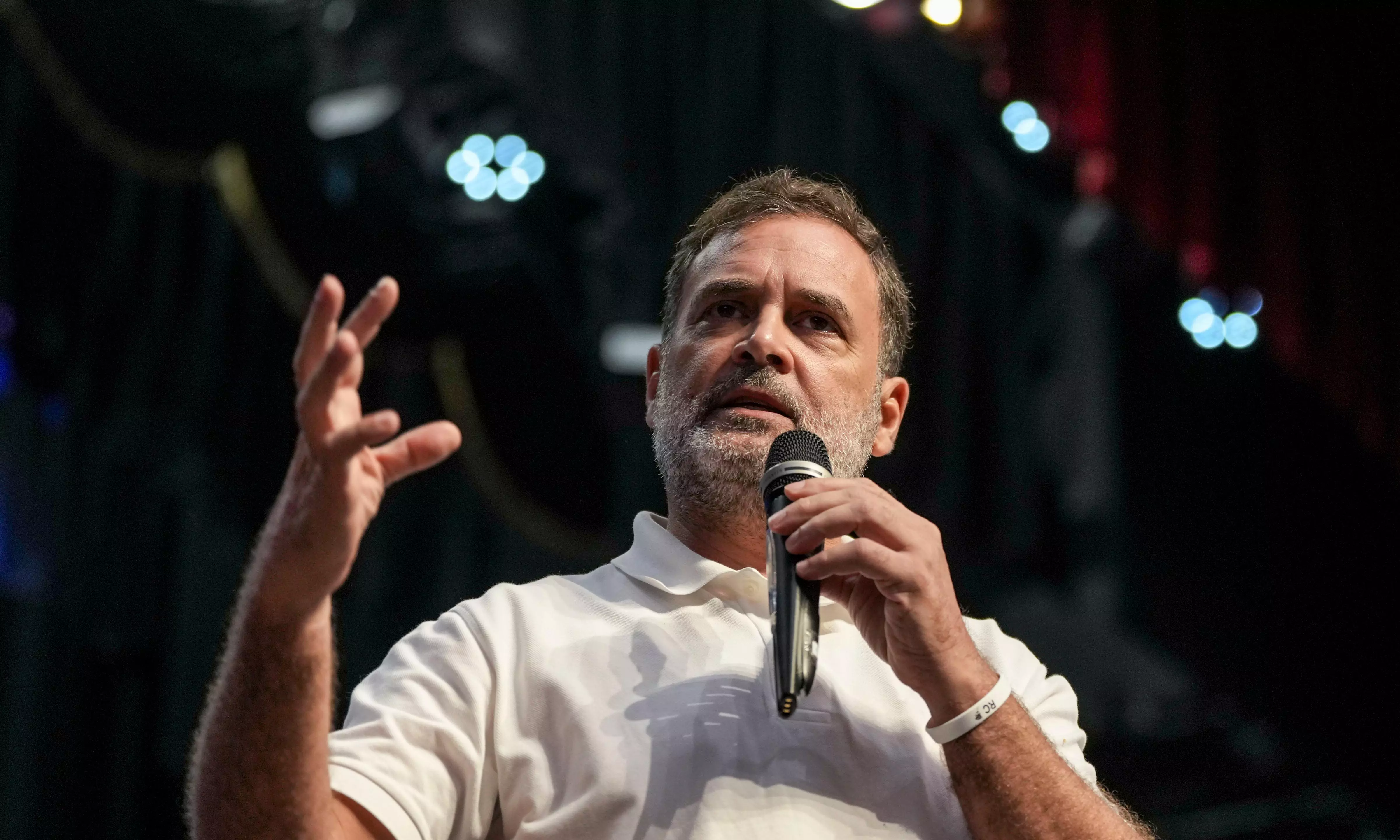 Rahul Calls RSS-BJP ‘Jokers’, Mocks PM’s ‘Hug-Based’ Foreign Policy Rahul Calls RSS-BJP ‘Jokers’, Mocks PM’s ‘Hug-Based’ Foreign Policy