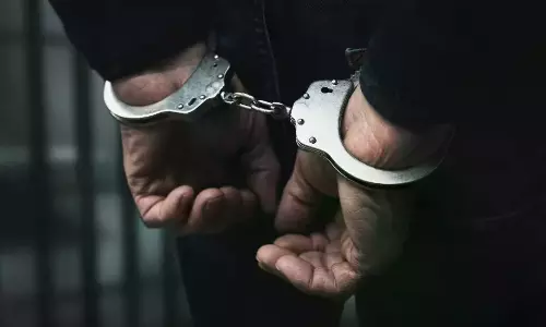 Two Arrested For Posing As Reporters And Extorting Money Two Arrested For Posing As Reporters And Extorting Money