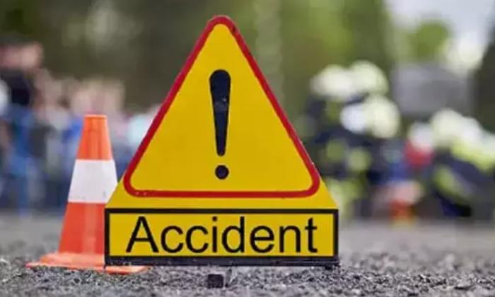 Ghatkesar: Speeding Lorry Hits Bike, 17-Year-Old Dies