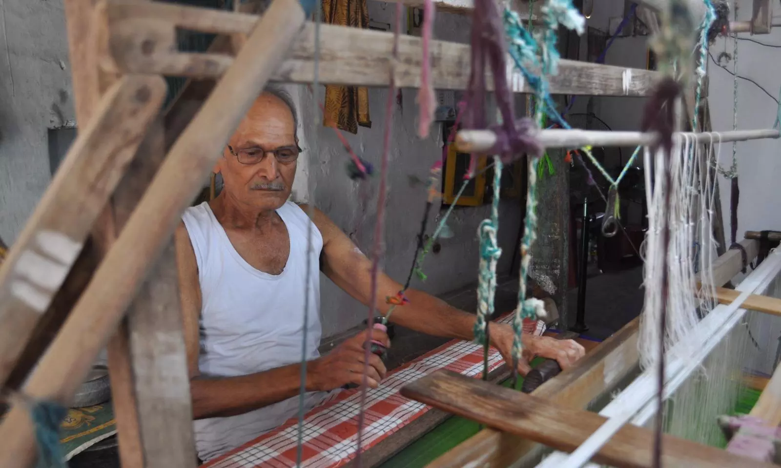 Payakaraopeta Saris Win Markets, Weavers Lose Out Payakaraopeta Saris Win Markets, Weavers Lose Out