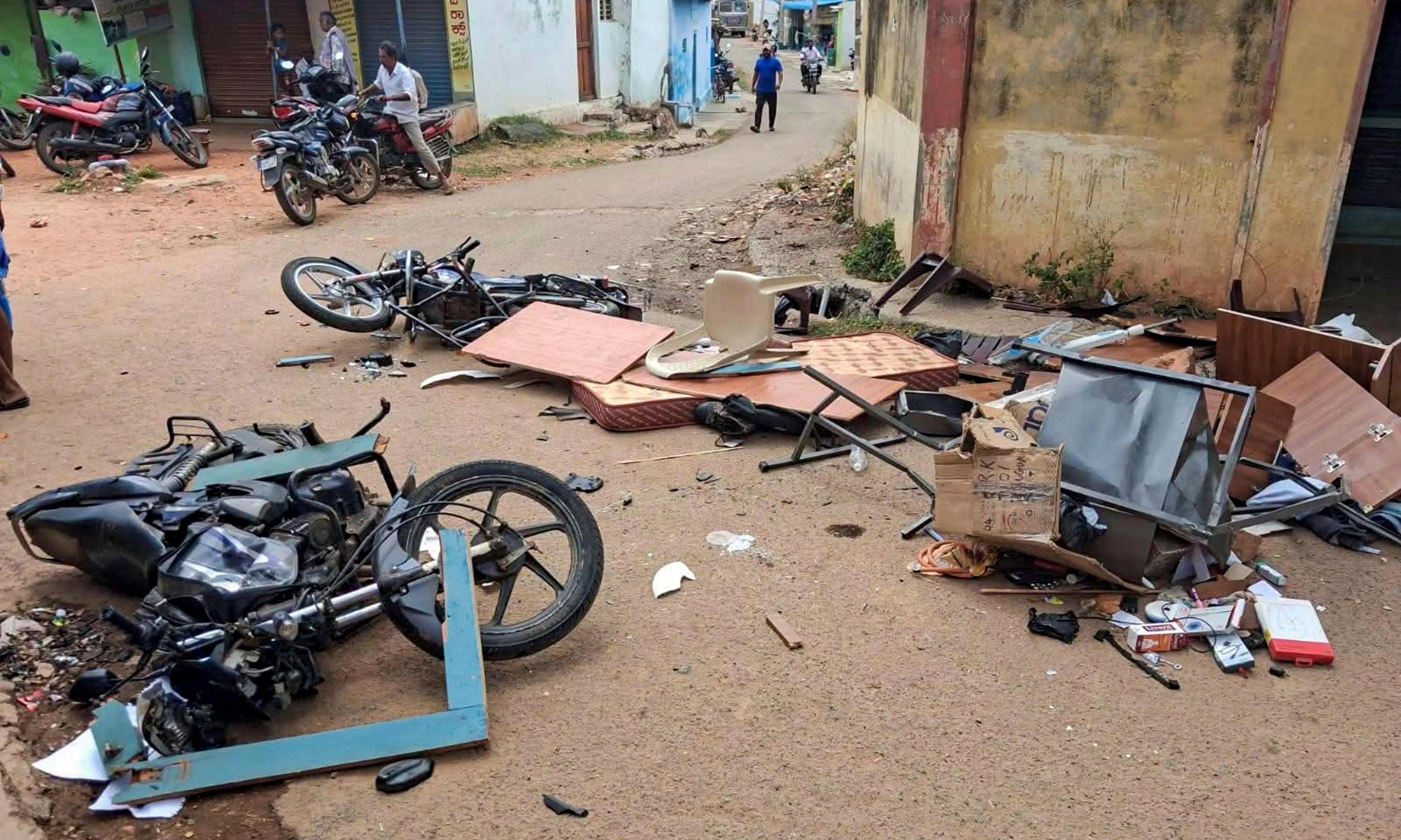 Three Killed in Karnataka Forest Shootout Over Poaching; Families Stage Protest Three Killed in Karnataka Forest Shootout Over Poaching; Families Stage Protest